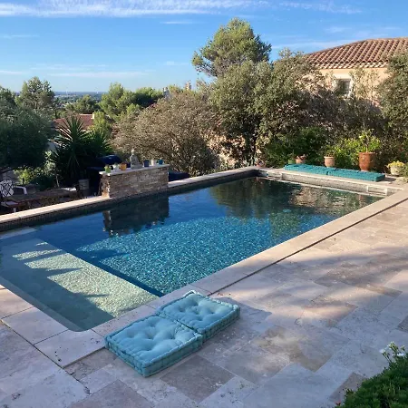 Petite Maison Avec Terrasse Et Piscine Appartement Beaucaire (Gard)