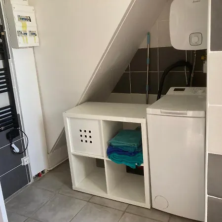 Petite Maison Avec Terrasse Et Piscine *