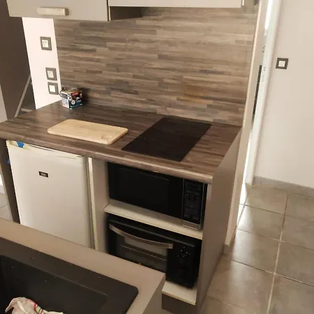 Petite Maison Avec Terrasse Et Piscine