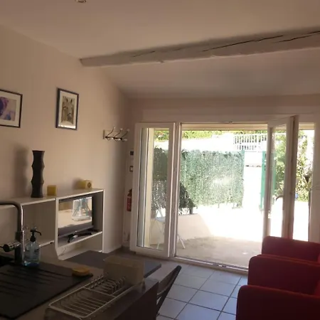 Petite Maison Avec Terrasse Et Piscine Appartement