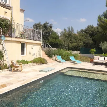 Petite Maison Avec Terrasse Et Piscine Appartement Beaucaire (Gard)
