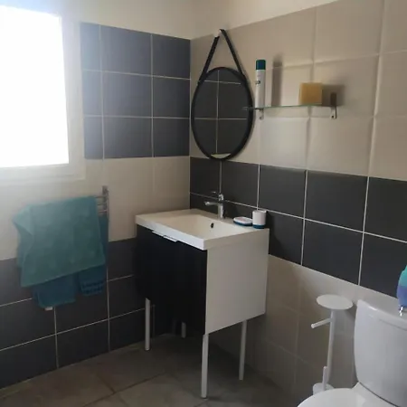 Appartement Petite Maison Avec Terrasse Et Piscine *