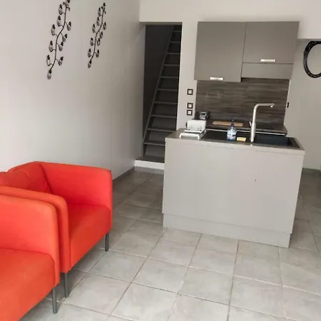 Petite Maison Avec Terrasse Et Piscine Appartement Beaucaire (Gard)