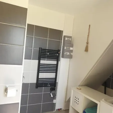 Petite Maison Avec Terrasse Et Piscine * Beaucaire (Gard)
