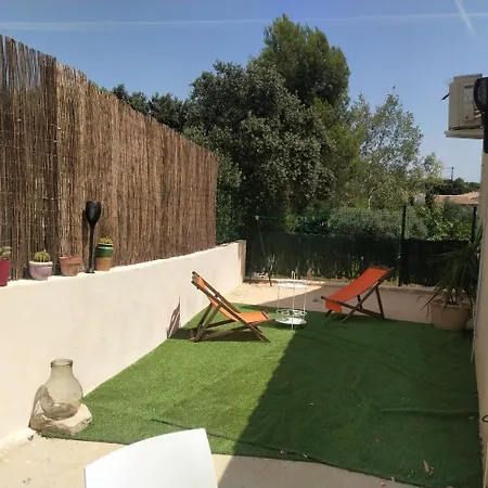 Petite Maison Avec Terrasse Et Piscine Appartement Beaucaire (Gard)